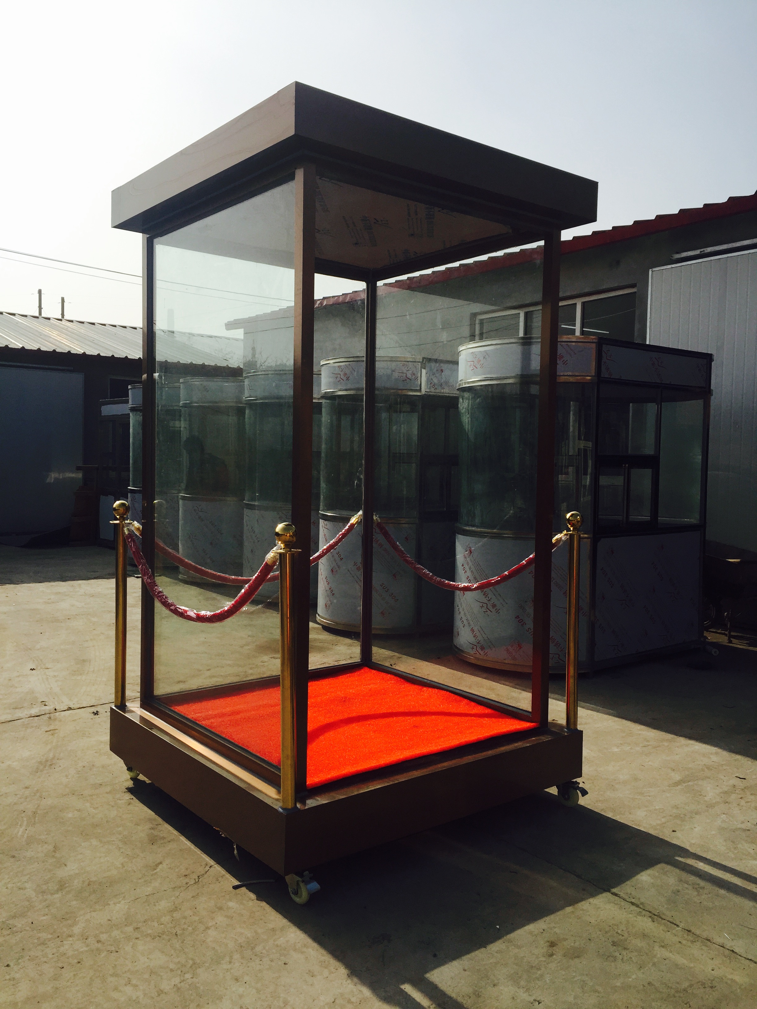 新城地產(chǎn)古銅板站臺(tái)